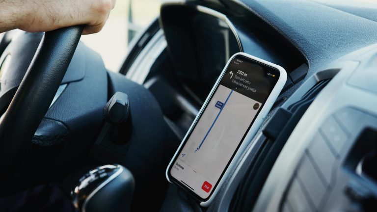 7 Best Driving Apps For Drivers 2025